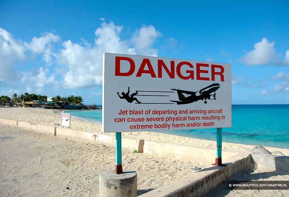 Bord Danger strand Maho Bay Beach